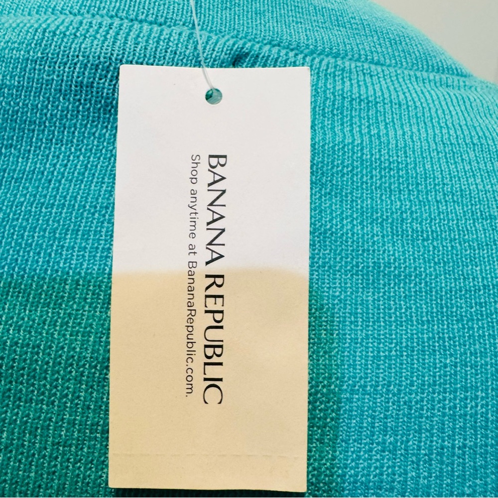Banana Republic Brand New with tags Turquoise V-Neck Merino Wool Sweater - Picture 5 of 10